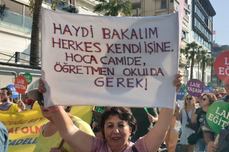 İzmir'de eğitimci ve veliler mitingle seslendi: ÇEDES dayatmasını kabul etmiyoruz