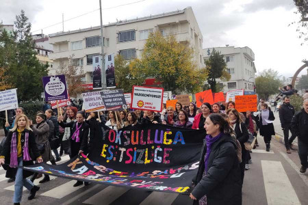 25 Kasım 2023| Bölge illerinde ve Çukurova'da kadınlar sokakta