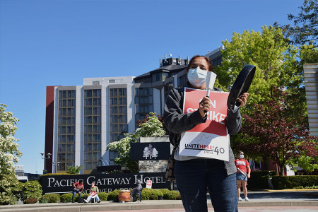 Kanada BC’de otel işçisi kadınlar işlerini geri istiyor!