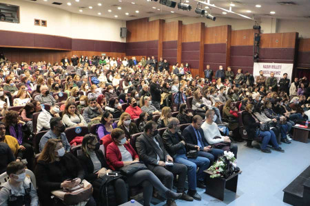 Genel-İş İzmir Şubeleri üye kadınlar sahnede 8 Mart’ı kutladı