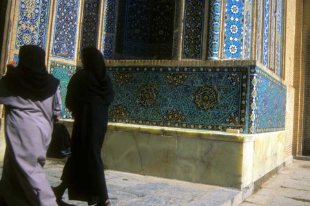 İdeoloji ve din kıskacında kadınlar: Siyasal İslam'a tarihsel bakış